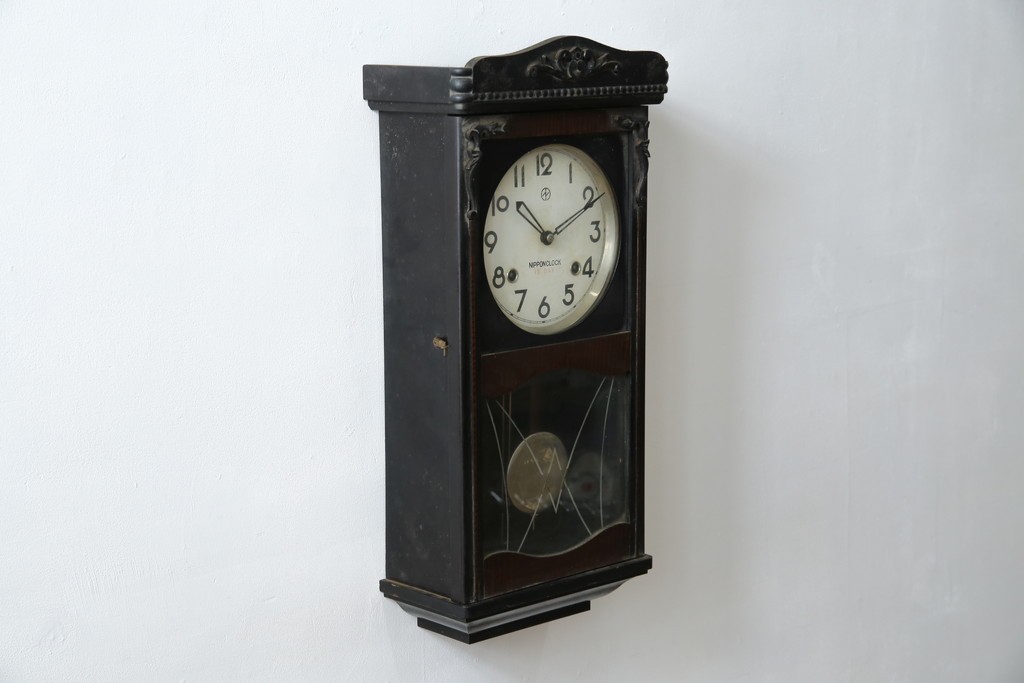 和製ヴィンテージ　日本時計(NIPPON CLOCK)　クラシカルな彫刻と木部の配色が上品な振り子時計　(R-085754)