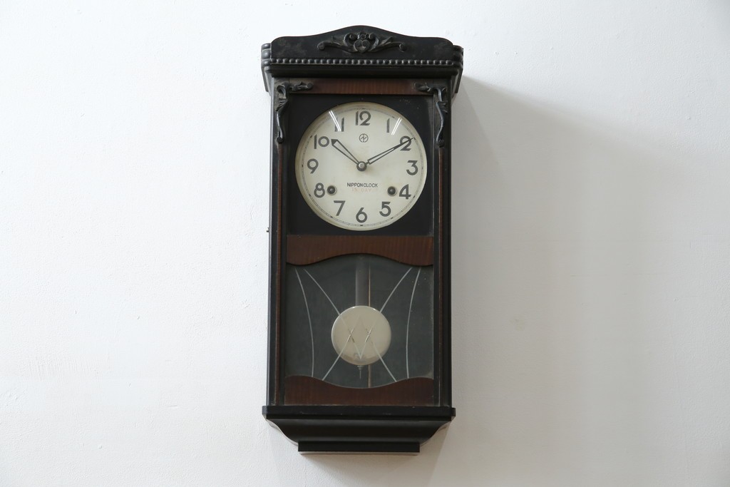 和製ヴィンテージ　日本時計(NIPPON CLOCK)　クラシカルな彫刻と木部の配色が上品な振り子時計　(R-085754)