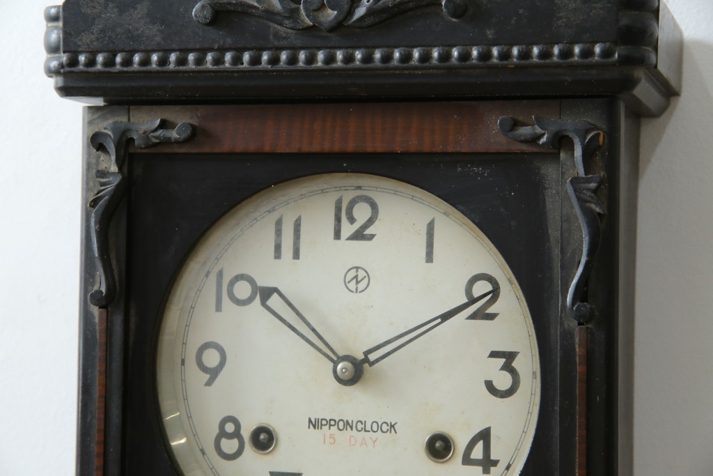 和製ヴィンテージ　日本時計(NIPPON CLOCK)　クラシカルな彫刻と木部の配色が上品な振り子時計　(R-085754)