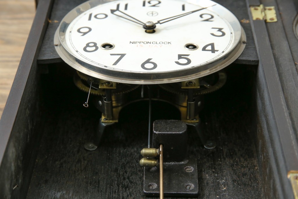 和製ヴィンテージ　日本時計(NIPPON CLOCK)　クラシカルな彫刻と木部の配色が上品な振り子時計　(R-085754)
