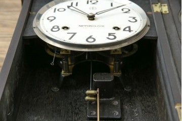 和製ヴィンテージ　日本時計(NIPPON CLOCK)　クラシカルな彫刻と木部の配色が上品な振り子時計　(R-085754)