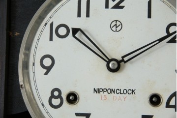 和製ヴィンテージ　日本時計(NIPPON CLOCK)　クラシカルな彫刻と木部の配色が上品な振り子時計　(R-085754)