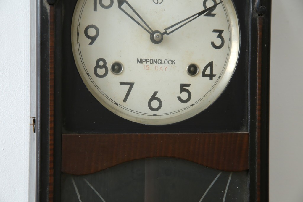 和製ヴィンテージ　日本時計(NIPPON CLOCK)　クラシカルな彫刻と木部の配色が上品な振り子時計　(R-085754)