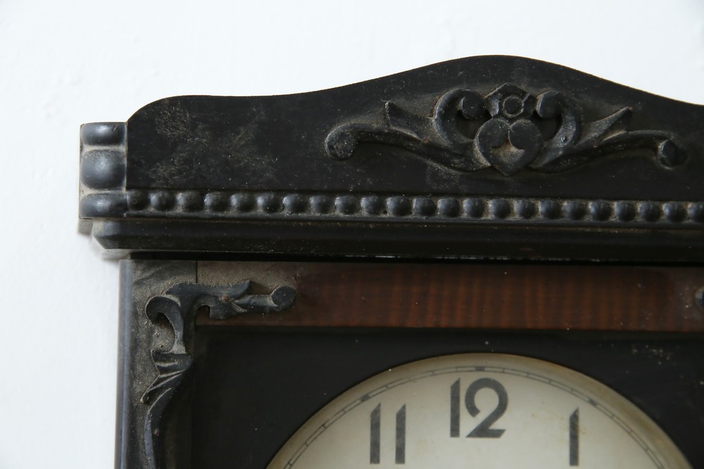 和製ヴィンテージ　日本時計(NIPPON CLOCK)　クラシカルな彫刻と木部の配色が上品な振り子時計　(R-085754)