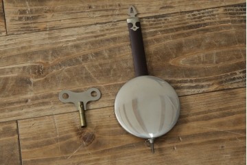 和製ヴィンテージ　日本時計(NIPPON CLOCK)　クラシカルな彫刻と木部の配色が上品な振り子時計　(R-085754)