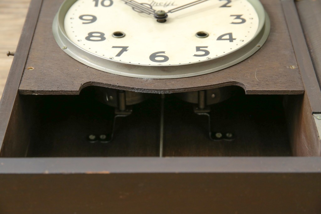 和製ヴィンテージ　Meiji(明治時計社)　ミッドセンチュリーテイストのお部屋にもぴったりなスクエア型の振り子時計　(R-085755)