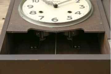 和製ヴィンテージ　Meiji(明治時計社)　ミッドセンチュリーテイストのお部屋にもぴったりなスクエア型の振り子時計　(R-085755)