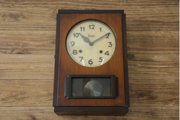 和製ヴィンテージ　Meiji(明治時計社)　ミッドセンチュリーテイストのお部屋にもぴったりなスクエア型の振り子時計　(R-085755)