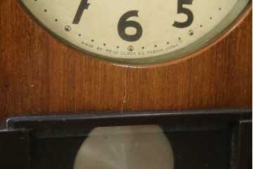 和製ヴィンテージ　Meiji(明治時計社)　ミッドセンチュリーテイストのお部屋にもぴったりなスクエア型の振り子時計　(R-085755)