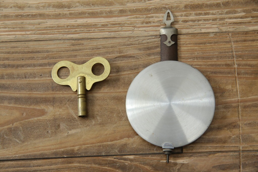 和製ヴィンテージ　Meiji(明治時計社)　ミッドセンチュリーテイストのお部屋にもぴったりなスクエア型の振り子時計　(R-085755)