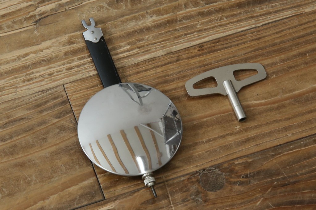 和製ヴィンテージ　愛知時計電機(アイチ、AICHI)　レトロな文字盤と品の良い装飾が調和する振り子時計　(R-085756)