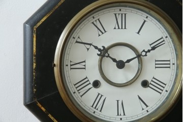 和製アンティーク　昭和初期　金彩の装飾が上品な八角振り子時計　(R-085758)