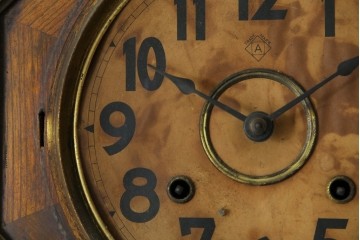 和製アンティーク　大正期　深みのある色合いが魅力の八角振り子時計　(R-085759)