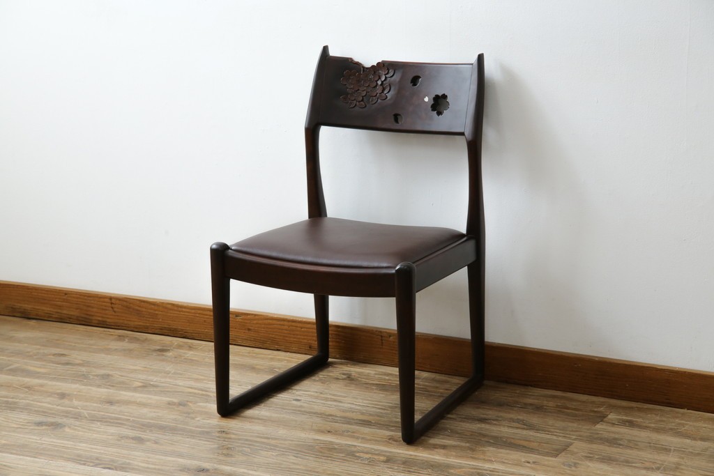 中古　超美品　元祖軽井沢彫　大坂屋家具店　繊細な桜の彫りが見事なKチェア　定価約25万円　(R-085760)