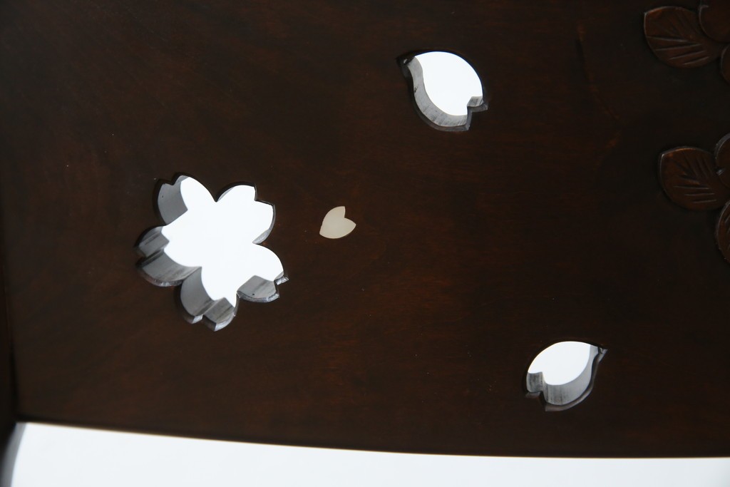 中古　超美品　元祖軽井沢彫　大坂屋家具店　繊細な桜の彫りが見事なKチェア　定価約25万円　(R-085760)