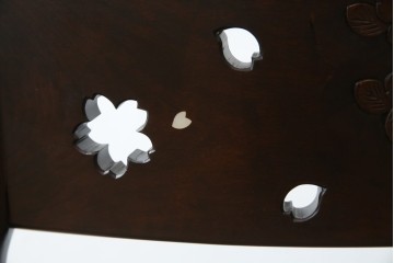 中古　超美品　元祖軽井沢彫　大坂屋家具店　繊細な桜の彫りが見事なKチェア　定価約25万円　(R-085760)