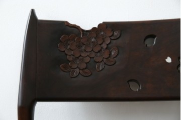 中古　超美品　元祖軽井沢彫　大坂屋家具店　繊細な桜の彫りが見事なKチェア　定価約25万円　(R-085760)