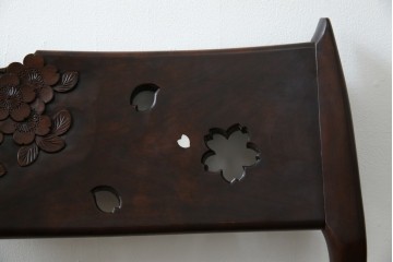 中古　超美品　元祖軽井沢彫　大坂屋家具店　繊細な桜の彫りが見事なKチェア　定価約25万円　(R-085760)