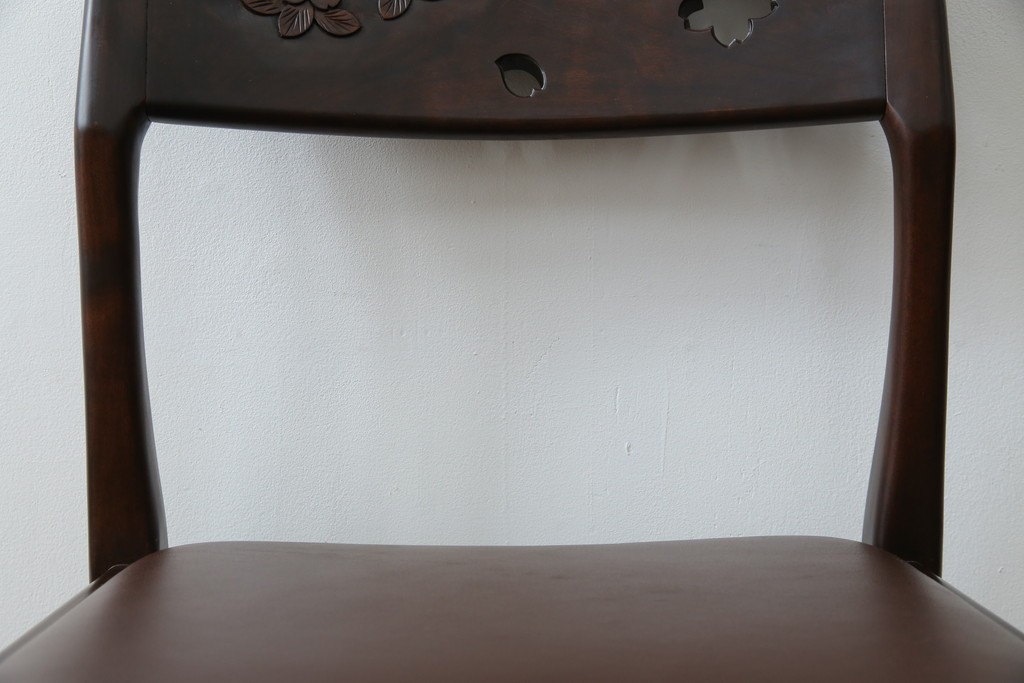 中古　超美品　元祖軽井沢彫　大坂屋家具店　繊細な桜の彫りが見事なKチェア　定価約25万円　(R-085760)