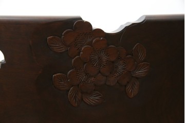中古　超美品　元祖軽井沢彫　大坂屋家具店　繊細な桜の彫りが見事なKチェア　定価約25万円　(R-085760)