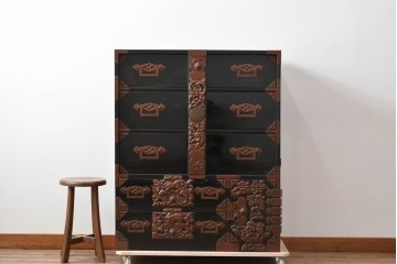 和製アンティーク　上手物!!　総桐材　立派な金具が際立つ上質な庄内箪笥　(R-085761)