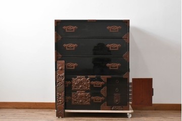 和製アンティーク　上手物!!　総桐材　立派な金具が際立つ上質な庄内箪笥　(R-085761)