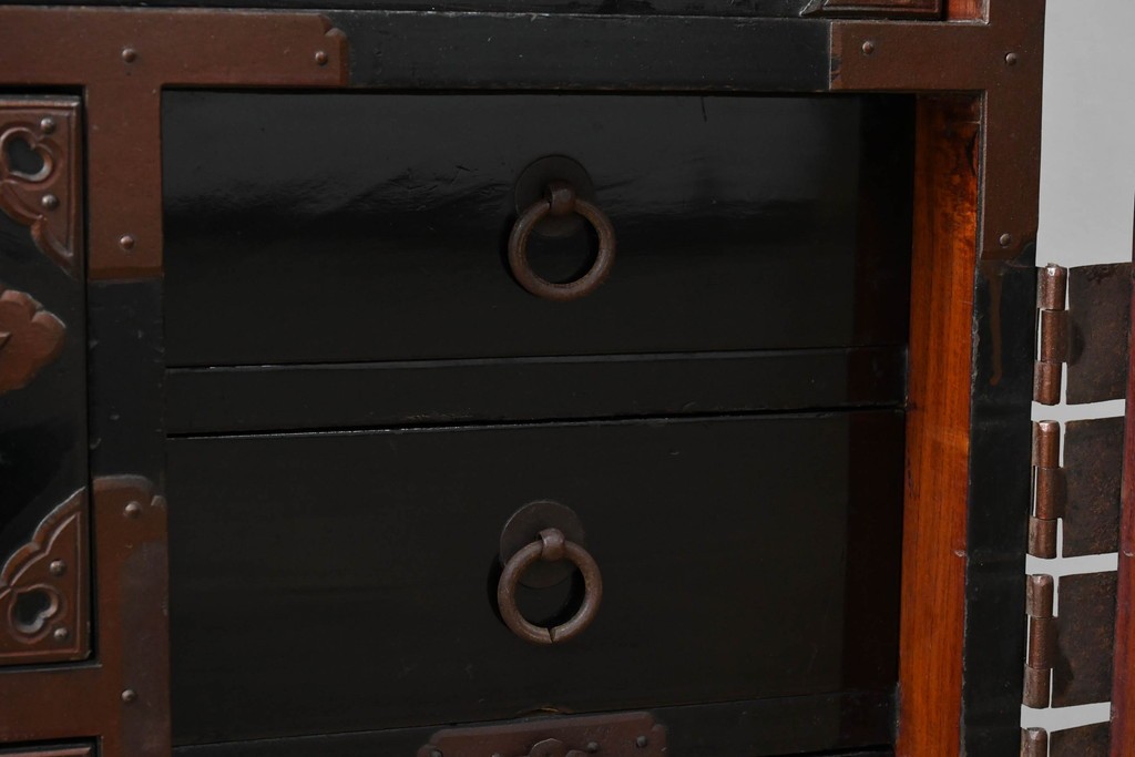 和製アンティーク　上手物!!　総桐材　立派な金具が際立つ上質な庄内箪笥　(R-085761)