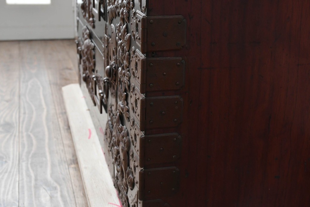 和製アンティーク　上手物!!　総桐材　立派な金具が際立つ上質な庄内箪笥　(R-085761)