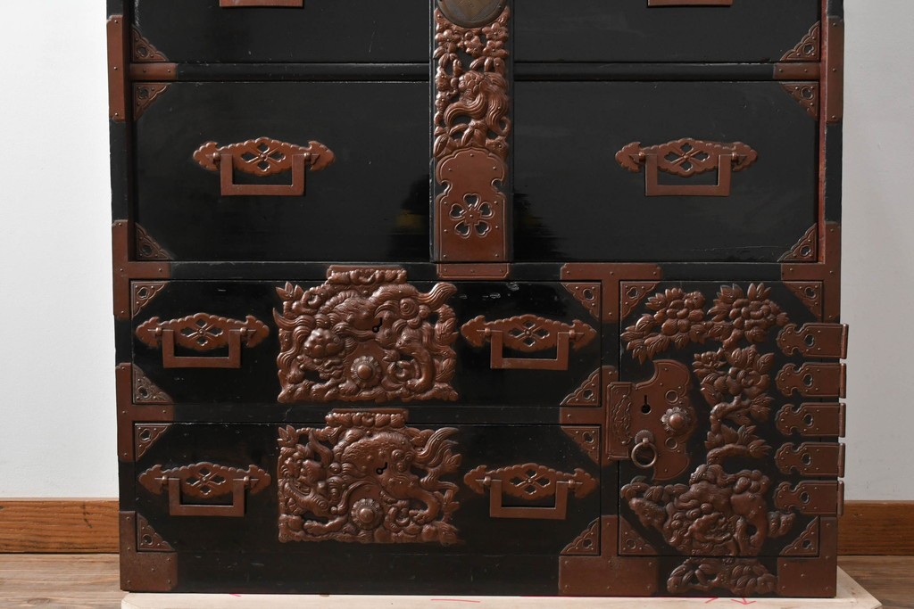 和製アンティーク　上手物!!　総桐材　立派な金具が際立つ上質な庄内箪笥　(R-085761)