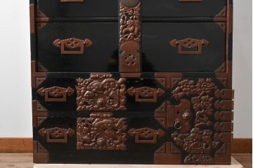 和製アンティーク　上手物!!　総桐材　立派な金具が際立つ上質な庄内箪笥　(R-085761)