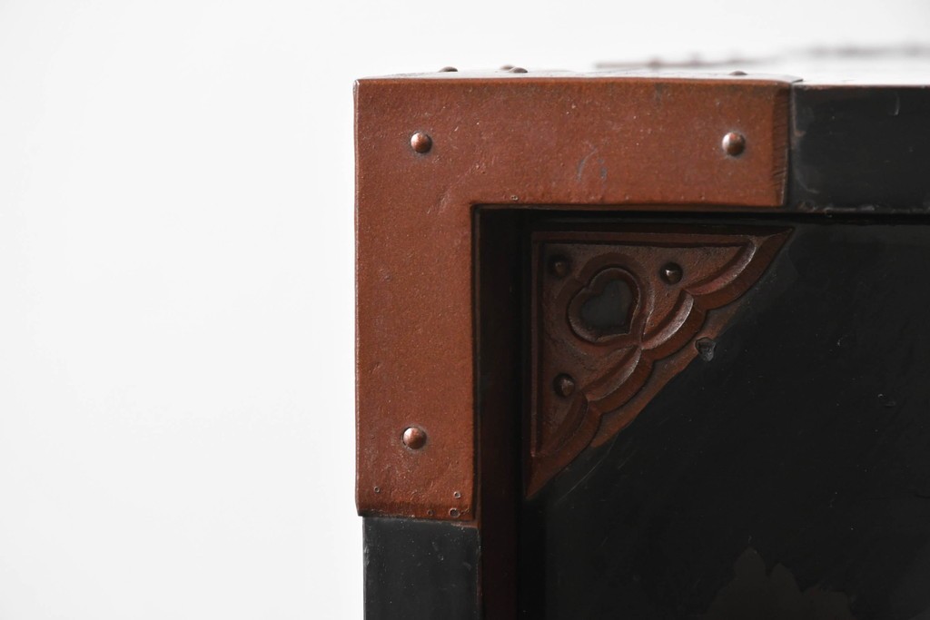 和製アンティーク　上手物!!　総桐材　立派な金具が際立つ上質な庄内箪笥　(R-085761)