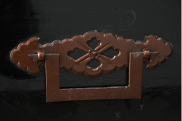 和製アンティーク　上手物!!　総桐材　立派な金具が際立つ上質な庄内箪笥　(R-085761)