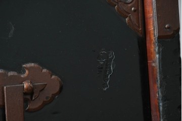 和製アンティーク　上手物!!　総桐材　立派な金具が際立つ上質な庄内箪笥　(R-085761)