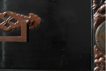 和製アンティーク　上手物!!　総桐材　立派な金具が際立つ上質な庄内箪笥　(R-085761)