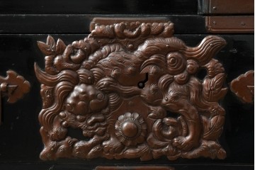 和製アンティーク　上手物!!　総桐材　立派な金具が際立つ上質な庄内箪笥　(R-085761)