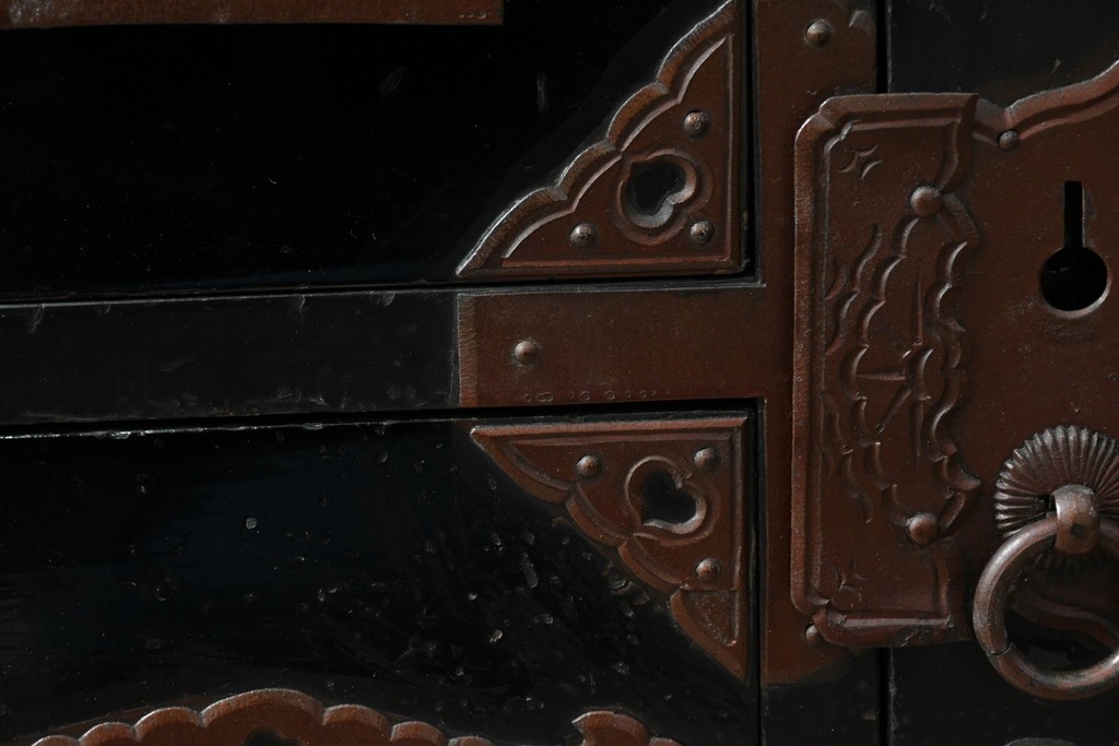 和製アンティーク　上手物!!　総桐材　立派な金具が際立つ上質な庄内箪笥　(R-085761)