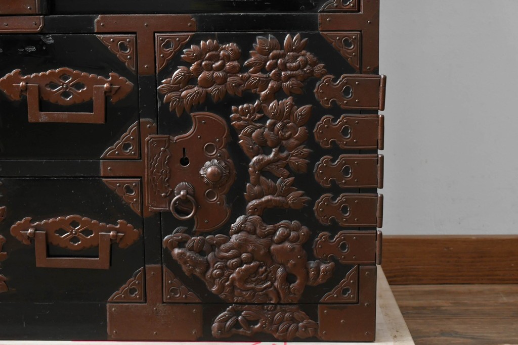 和製アンティーク　上手物!!　総桐材　立派な金具が際立つ上質な庄内箪笥　(R-085761)