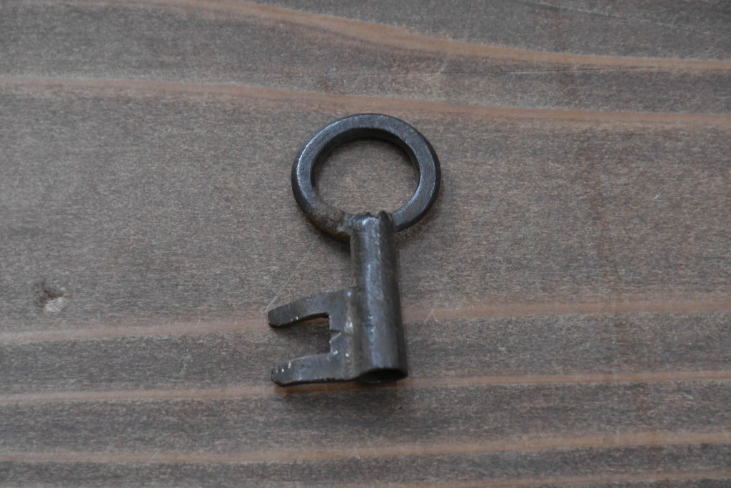 和製アンティーク　上手物!!　総桐材　立派な金具が際立つ上質な庄内箪笥　(R-085761)