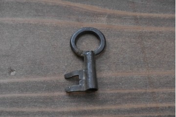 和製アンティーク　上手物!!　総桐材　立派な金具が際立つ上質な庄内箪笥　(R-085761)