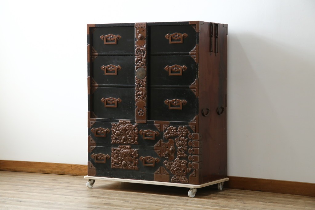 和製アンティーク　上手物!!　総桐材　立派な金具が際立つ上質な庄内箪笥　(R-085761)