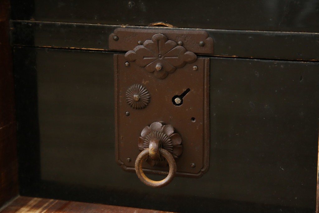 和製アンティーク　上手物!!　総桐材　立派な金具が際立つ上質な庄内箪笥　(R-085761)