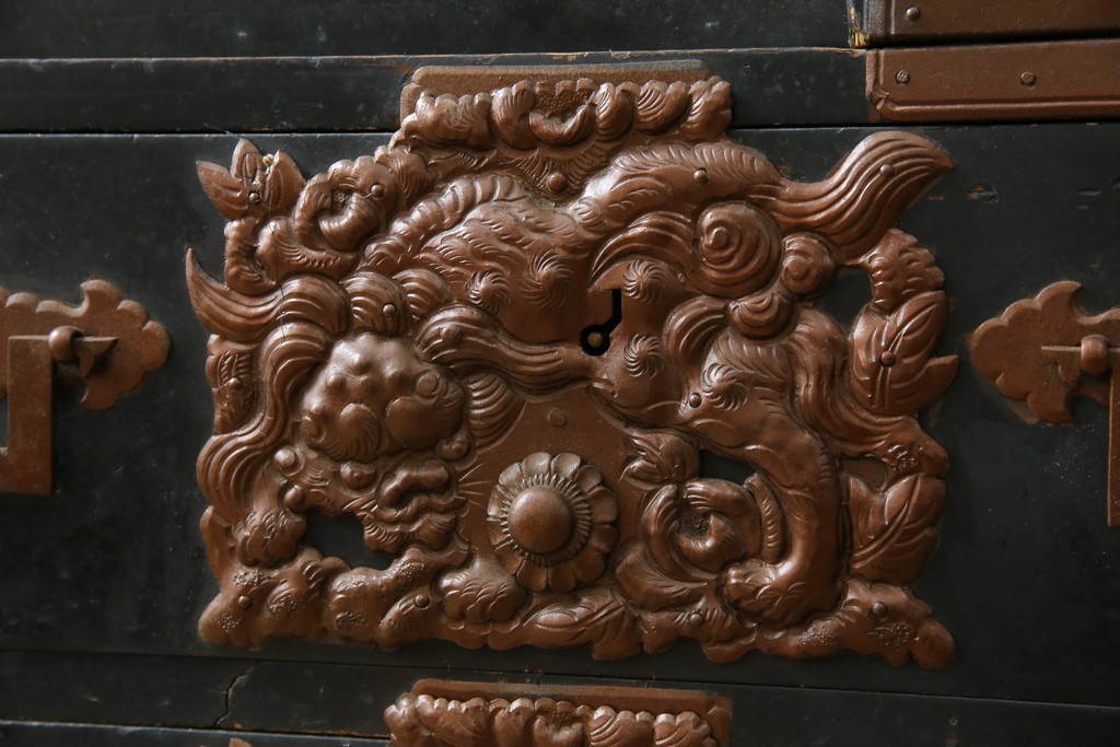 和製アンティーク　上手物!!　総桐材　立派な金具が際立つ上質な庄内箪笥　(R-085761)