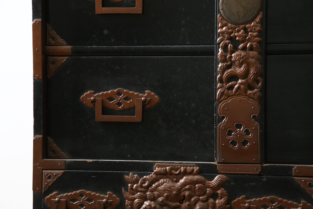 和製アンティーク　上手物!!　総桐材　立派な金具が際立つ上質な庄内箪笥　(R-085761)