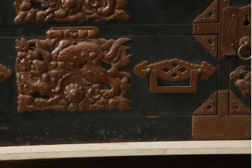 和製アンティーク　上手物!!　総桐材　立派な金具が際立つ上質な庄内箪笥　(R-085761)