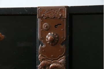 和製アンティーク　上手物!!　総桐材　立派な金具が際立つ上質な庄内箪笥　(R-085761)