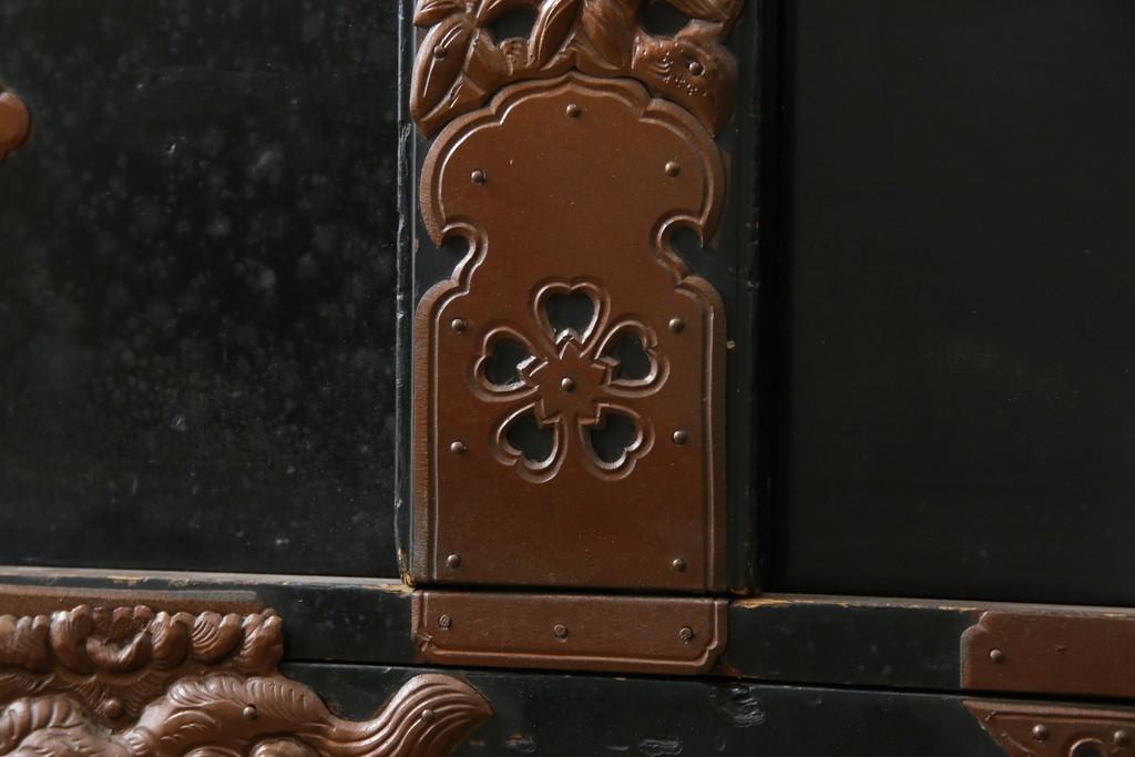 和製アンティーク　上手物!!　総桐材　立派な金具が際立つ上質な庄内箪笥　(R-085761)