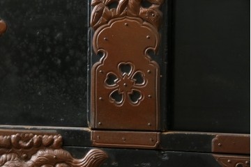 和製アンティーク　上手物!!　総桐材　立派な金具が際立つ上質な庄内箪笥　(R-085761)