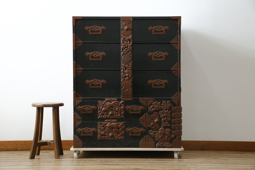 和製アンティーク　上手物!!　総桐材　立派な金具が際立つ上質な庄内箪笥　(R-085761)