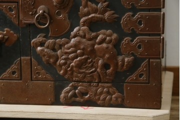 和製アンティーク　上手物!!　総桐材　立派な金具が際立つ上質な庄内箪笥　(R-085761)