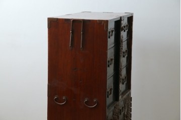 和製アンティーク　上手物!!　総桐材　立派な金具が際立つ上質な庄内箪笥　(R-085761)